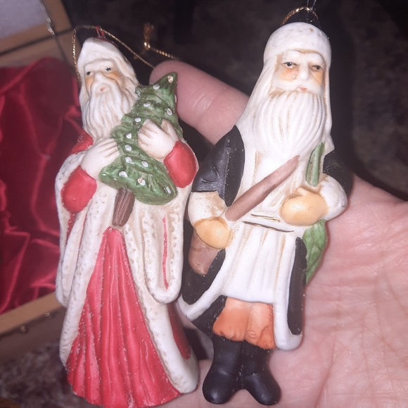 Brookstone Ornaments of Santa's past collection - Picture 16 of 16